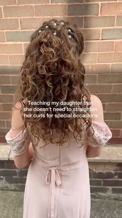 textosmoontw's tweet card. Embrace those curls #curlyhair #curlyhaircare #curlconfidence