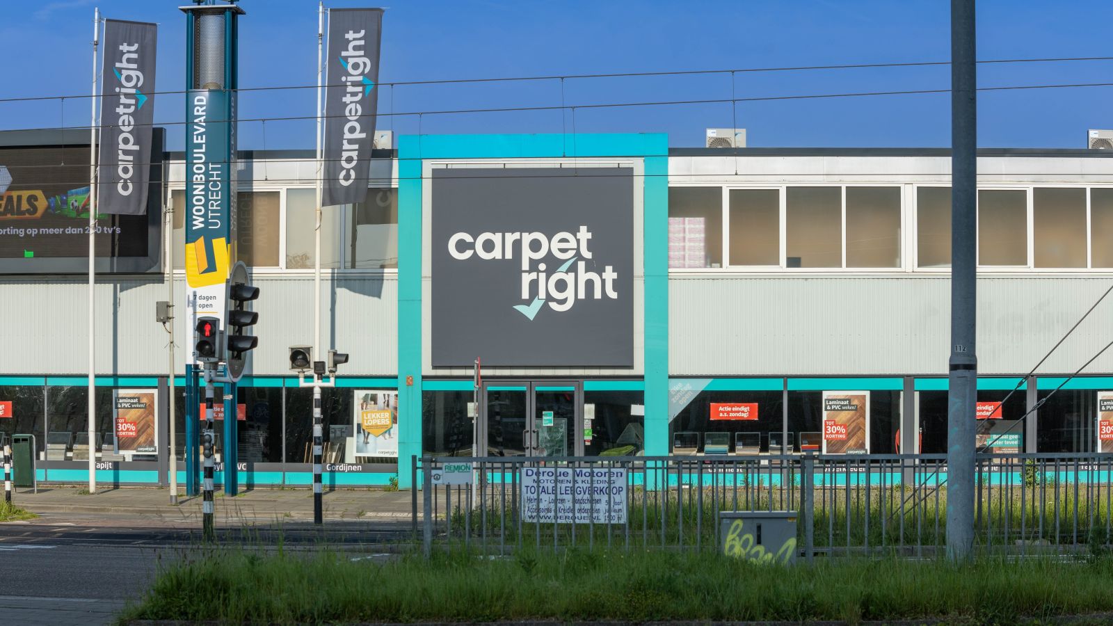 computablenl's tweet card. Vloerenwinkel Carpetright is failliet door forse investeringen en opstartproblemen rond een nieuwe software-omgeving,