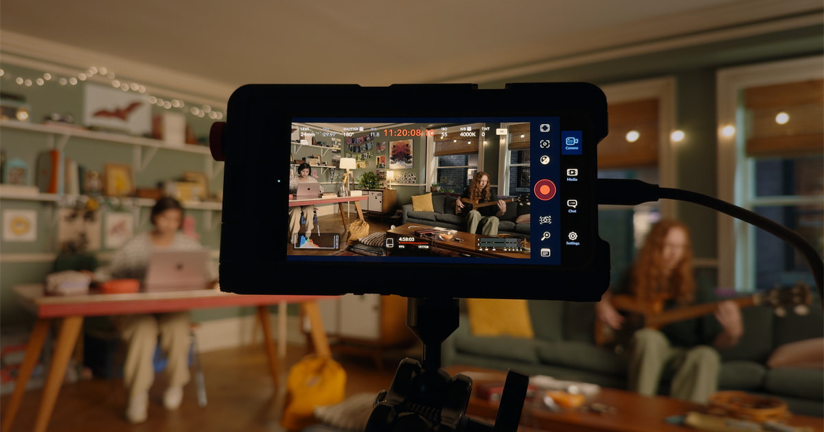 16thnotes's tweet card. Apple goes behind the scenes of Scary Fast, a special event unveiling the all-new MacBook Pro family and iMac.