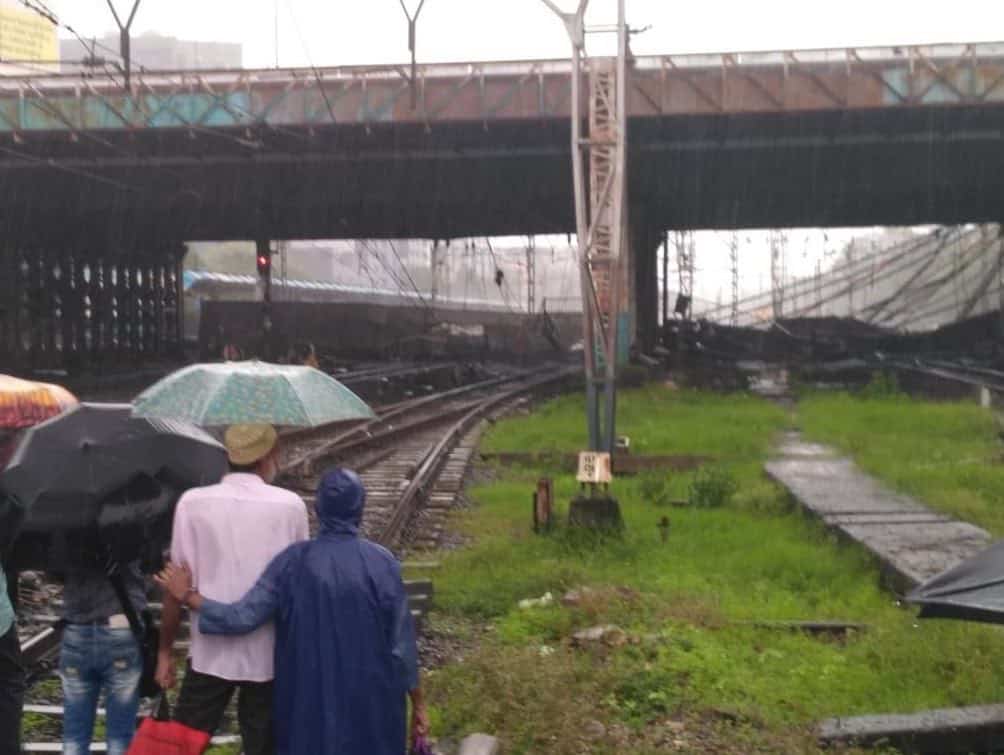 train_help_in's tweet card. Details regarding all the trains blocks including power block/mega block/traffic block are included here.