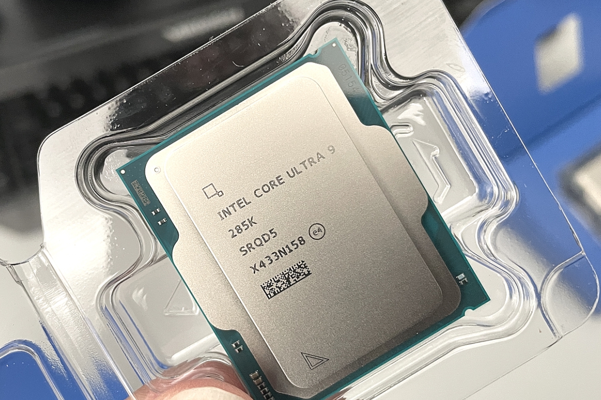 Geeknetic's tweet card. Se ha filtrado un nuevo procesador de la familia Intel Core Ultra de la gama F, es decir, sin gráficos integrados en el propio SoC. Se trata del Intel Core Ultra 5 225F, un modelo que también llama...