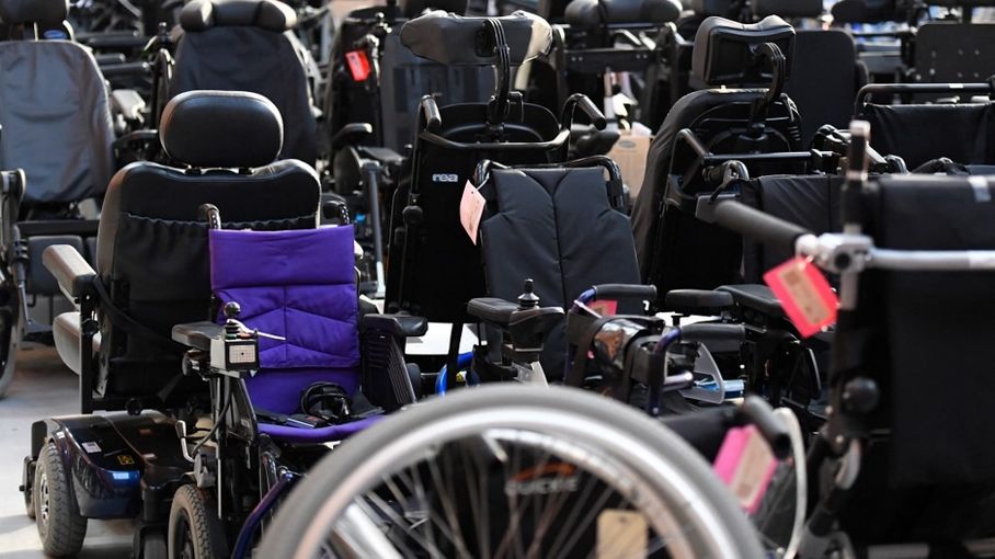 jfgino's tweet card. Le gouvernement a négocié ces derniers mois un "cadre tarifaire" avec les fabricants dans une "nomenclature" qui intègre toutes les catégories de fauteuils et qui évoluera avec les progrès techniques.