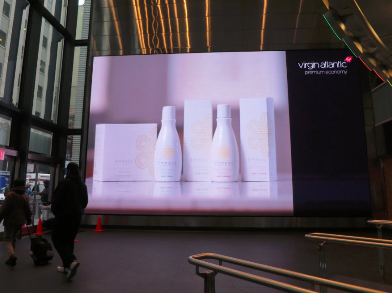 ZephyrDOOH's tweet card. Digital out-of-home revenues posted double digit growth last year in the US