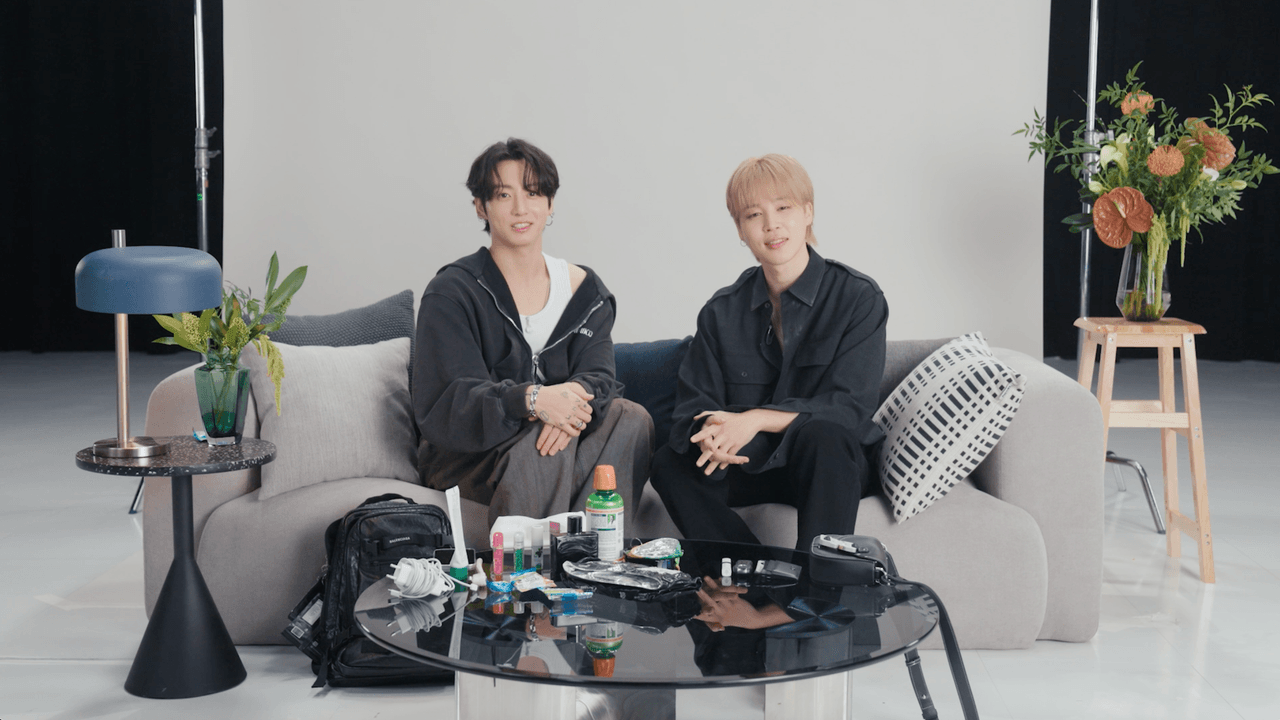 voguejp's tweet card. セレブリティの愛用バッグと、その中に収められたパーソナルなアイテムを紹介する人気ムービー連載の「イン・ザ・バッグ」から、ダイジェストをご紹介！ ミニマル派のJIMINとマキシマル派のJUNG KOOKが、普段持ち歩いている愛用アイテムと旅行時の必需品を紹介してくれた。12月3日よりディズニープラスで独占配信される、2人旅を追ったバラエティ「Are You Sure!?」シーズン2にまつわるエ...