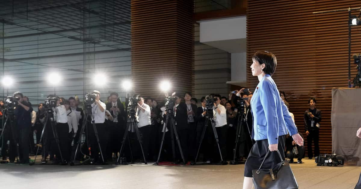 I_hate_camp's tweet card. 高市早苗首相の手提げバッグが海外メディアからの注目を集めている。ハンドバッグを持ち歩く姿は近年の女性政治指導者には珍しいこともあり関心を呼んでいるようだが、高…