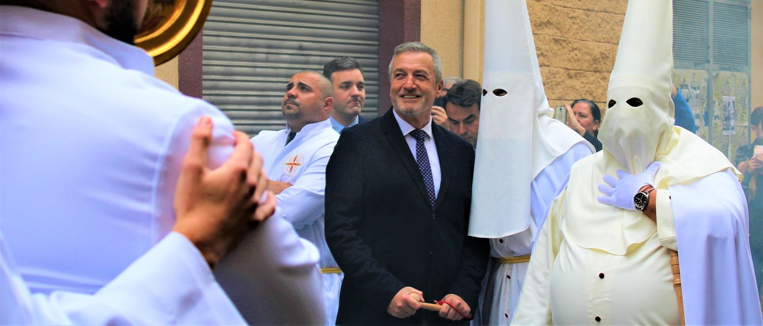 cofradiasmalaga's tweet card. Es uno de los más significados diseñadores cofrades de Andalucía, con una abundante obra artística plasmada en numerosas hermandades de Málaga-capital y provincia MÁLAGA, 11 DE NOVIEMBRE DE 2021: La...