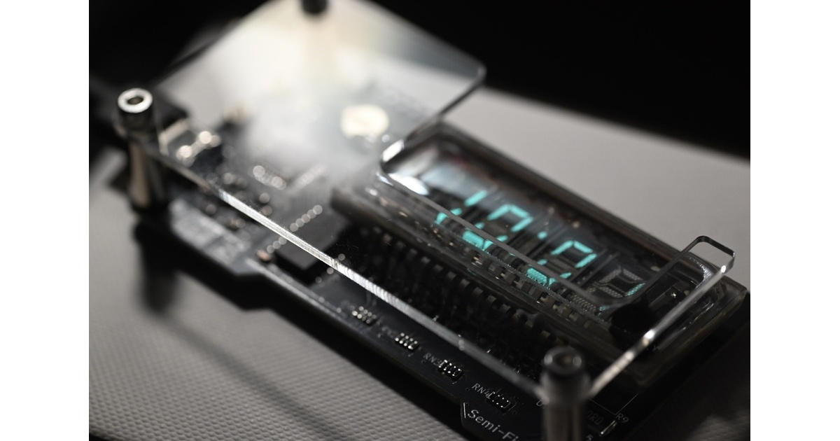 ouka_make's tweet card. VFD（蛍光表示管）を使用した置き時計 余計な機能を一切省いたシンプルな時計となっています スリープモードで消灯、再度点灯で あのおなじみの乱数表示から時刻を表示します。 Design by cherryflower Prog by 笹 サイズ:46×90×23mm 月差:7秒程度 消費電力:数W程度 電源:USB typeC 表示:24時間表示 時刻保持機能有 内容:本体、取扱説明書、箱...