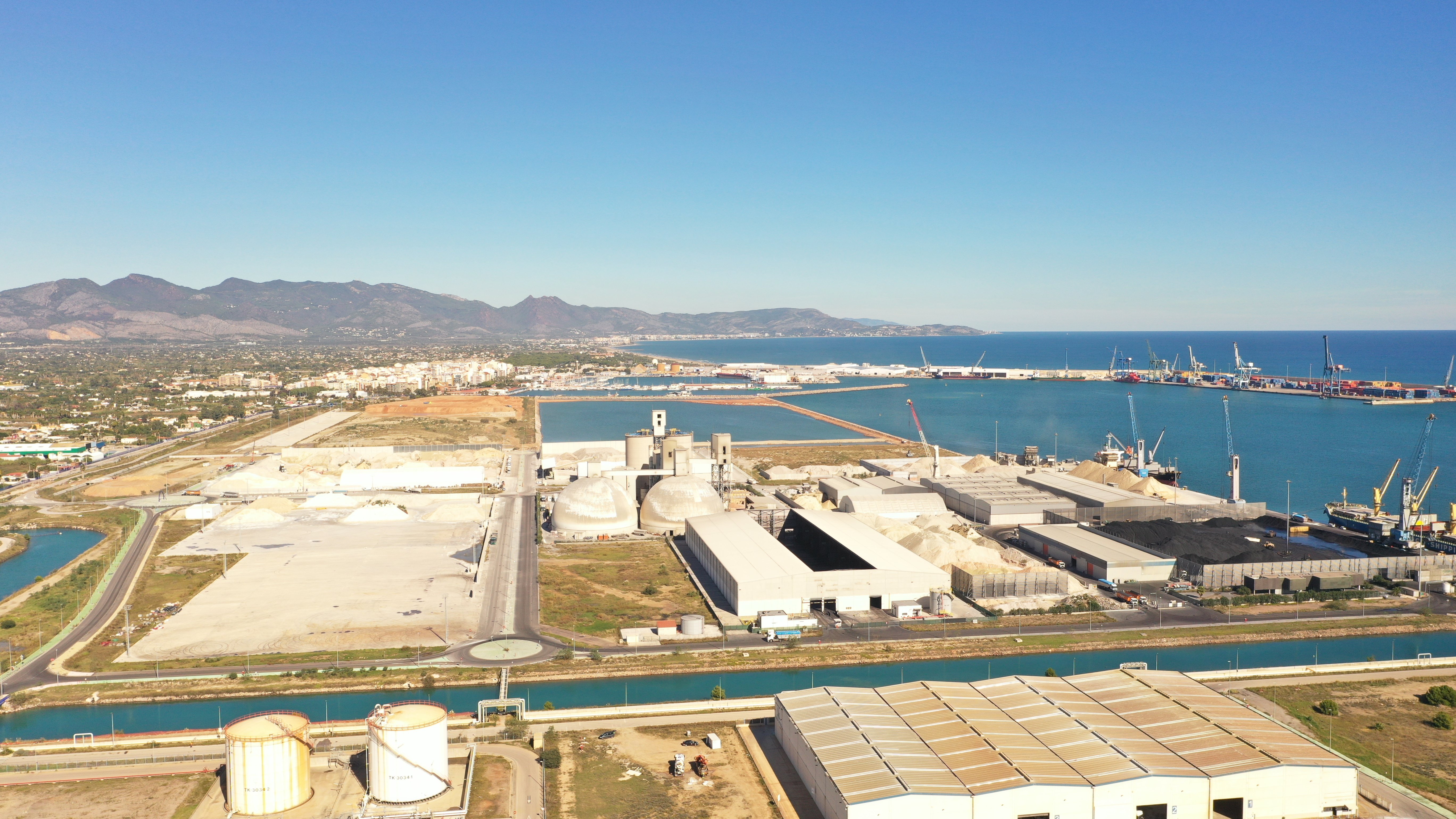 EstrechoDigital's tweet card. La Autoridad Portuaria de Castellón ha sacado a licitación la asistencia técnica para la implantación de la metodología BIM (Building Information Modeling), con el objetivo de digitalizar y optimizar...