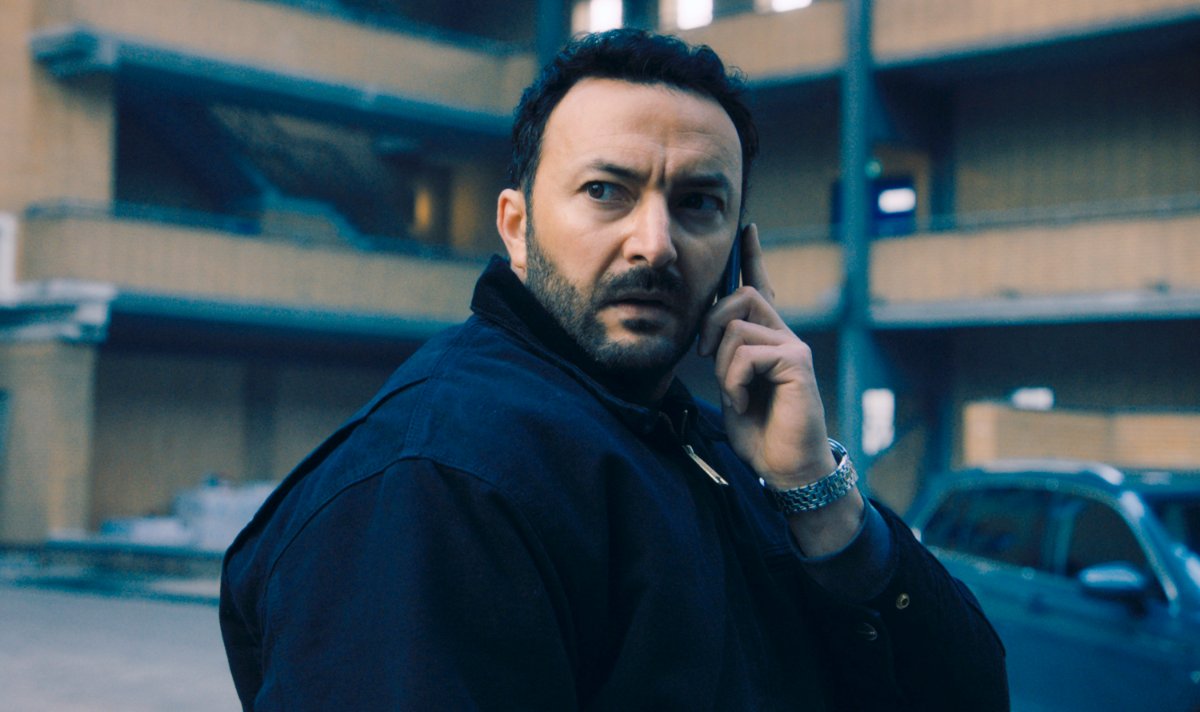 vprocinema's tweet card. De nieuwe thrillerserie Het Gouden Uur draait om de nasleep van een terroristische aanslag in Nederland, waarbij een rechercheur ineens zélf een verdachte wordt.