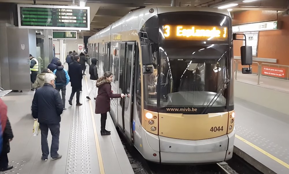 PitaneMobility's tweet card. Maandag trekt een nieuwe golf van sociale onrust door het land wanneer het verenigd vakbondsfront drie dagen lang het werk neerlegt. De drie grote bonden ABVV, ACV en ACLVB richten hun pijlen op wat...