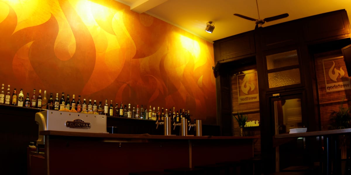 ExcelD's tweet card. Helft die Westbar zu erhalten, kauft Getränke-Gutscheine.