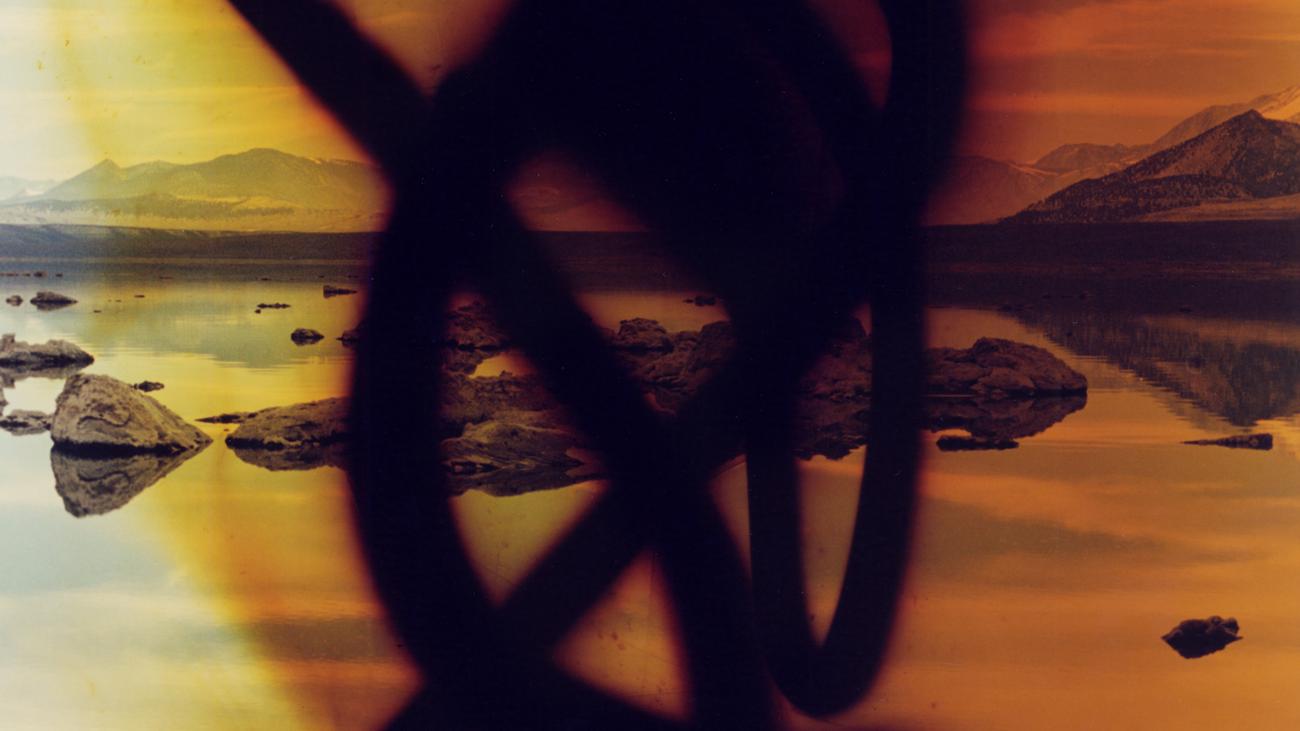 zeitonline's tweet card. Mobbing, Traumata, verletzte Bedürfnisse: Kann man belastende Erlebnisse überwinden, wenn man die Geschichte nachträglich umschreibt? So funktioniert Imagery Rescripting.