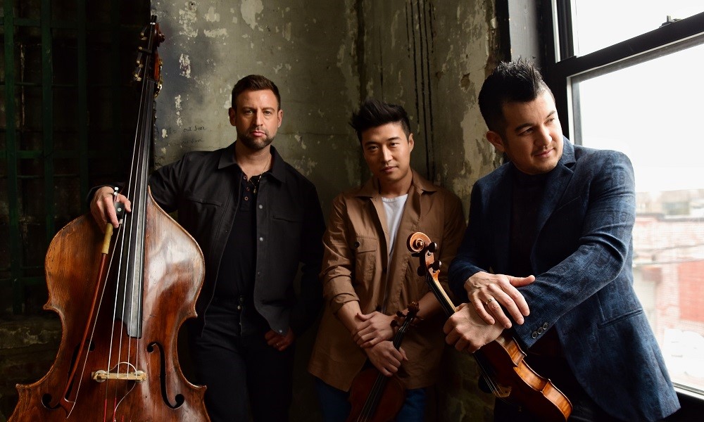 uDM_ClassicJP's tweet card. 第65回グラミー賞授賞式で、弦楽トリオTime for Threeのアルバム『Letters for the Future』が最優秀クラシック・インストゥルメンタル・ソロ賞を受賞。作曲家、ケヴィン・プッツがアルバム収録曲の「Contact」で最優秀現代クラシック作曲賞を受賞。