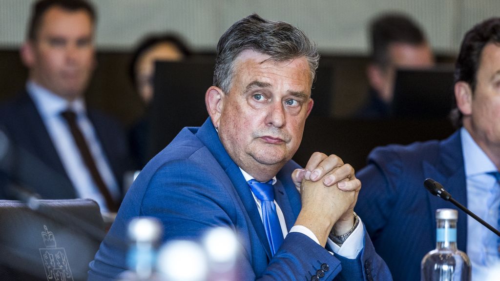 ChrisAalberts's tweet card. De ruim 900 bestuurders krijgen steeds vaker te maken met intimidatie en bedreiging, schrijven ze in een paginagrote advertentie in De Limburger. "We zijn er helemaal klaar mee."