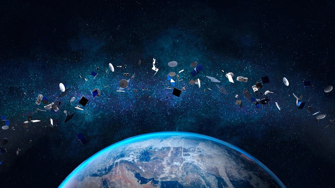 geekjuniorfr's tweet card. Imagine l’espace comme une immense poubelle volante autour de la Terre ! Depuis que l’humain a commencé à envoyer des objets dans l’espace, on y a laissé beaucoup de déchets. Ces « débris spatiaux »...