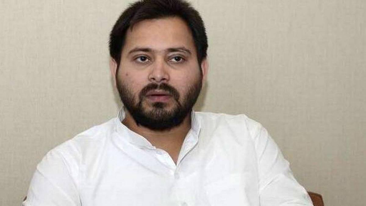 aajtak's tweet card. प्रधानमंत्री नरेंद्र मोदी पर निशाना साधते हुए पूर्व डिप्टी सीएम तेजस्वी यादव ने कहा, 'मोदी जी जंगलराज के युवराज की बात करते थे, अब बताएं कि जंगलराज का महाराजा कौन है.'