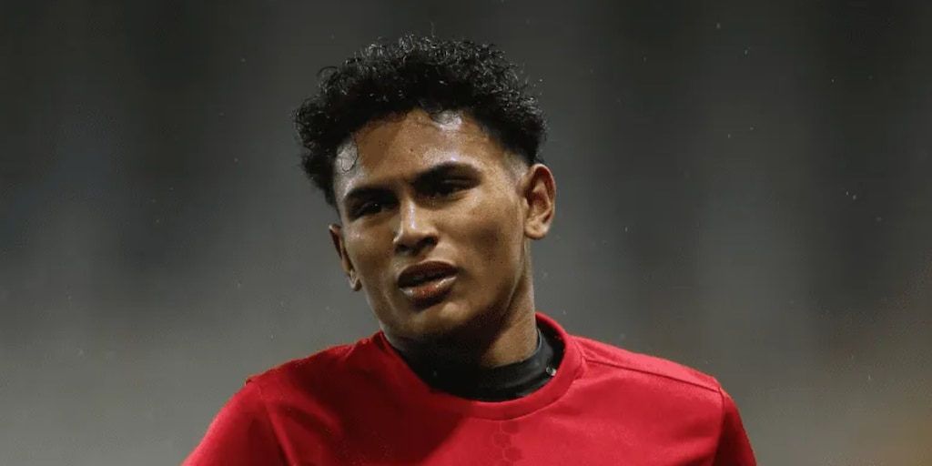 learnhackai's tweet card. El jugador inglés recibió una oferta del Leyton Orient y le preguntó a la IA cómo debía reaccionar