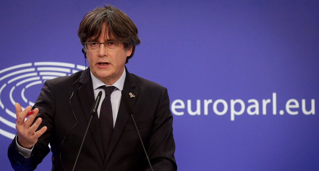 RossellaSelmini's tweet card. Carles Puigdemont s'havia desplaçat a l'Alguer per participar avui en un seguit d'actes oficials a la ciutat