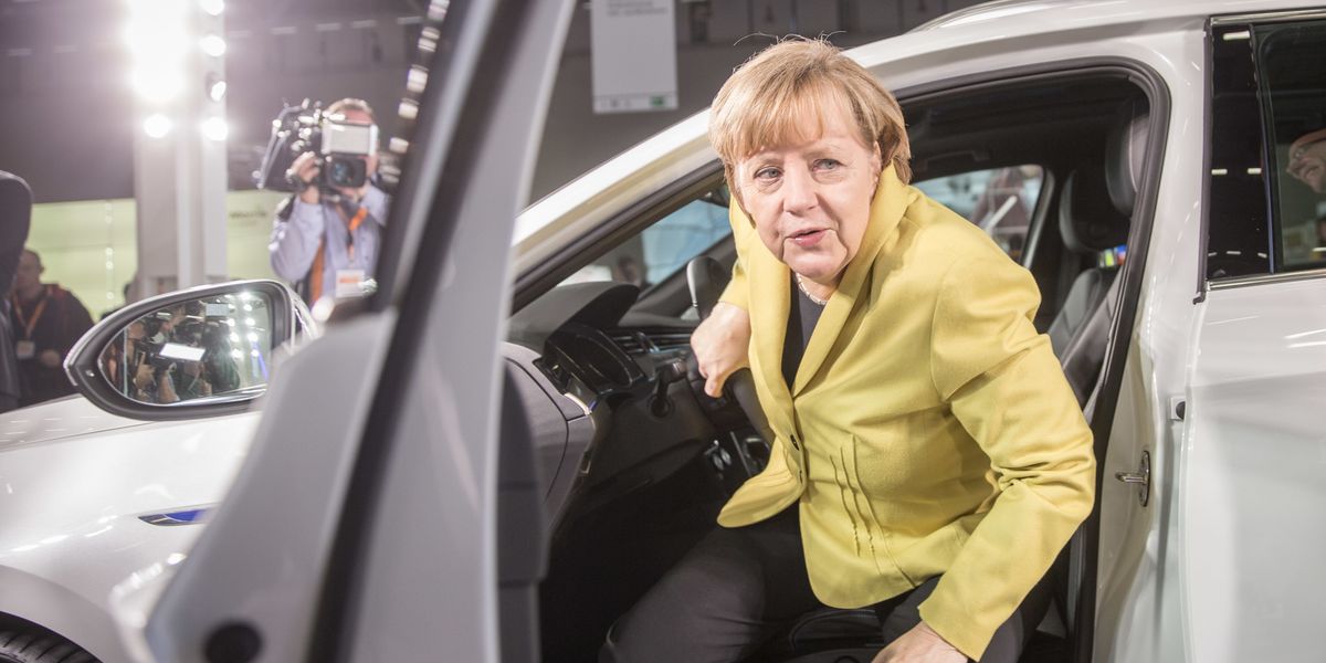 anbusch's tweet card. Unsere Politiker dienen sich der Industrie an, um dort nach ihrer Amtszeit lukrative Posten zu bekommen. Dieser Vorwurf ist weit verbreitet, klingt einleuchtend, ist empörend - und dabei falsch und...