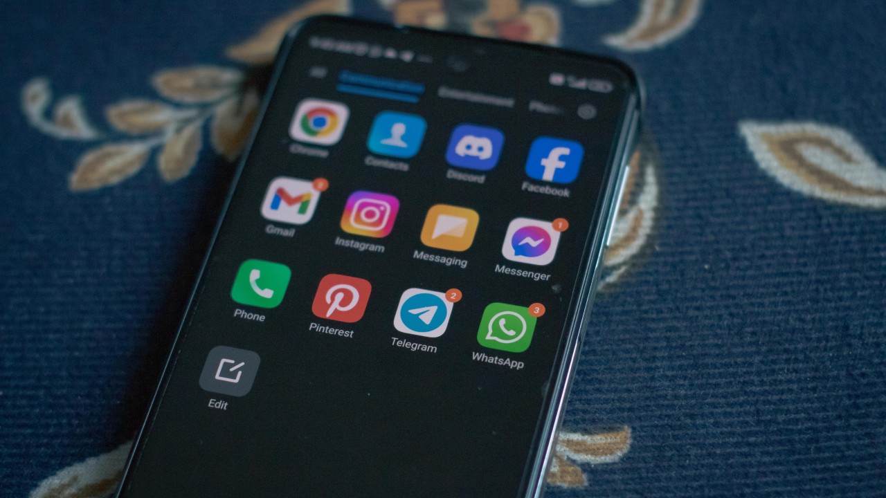 sundaytar1's tweet card. Learn how to build, nurture and grow a thriving Web3 community with this comprehensive guide for project founders and managers.