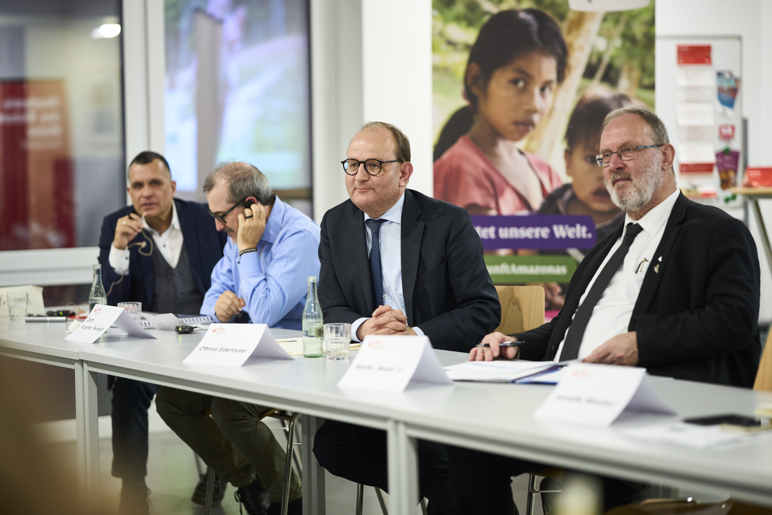 adveniat's tweet card. Runder Tisch der Akademie des Bistums Mainz mit Professor Edenhofer