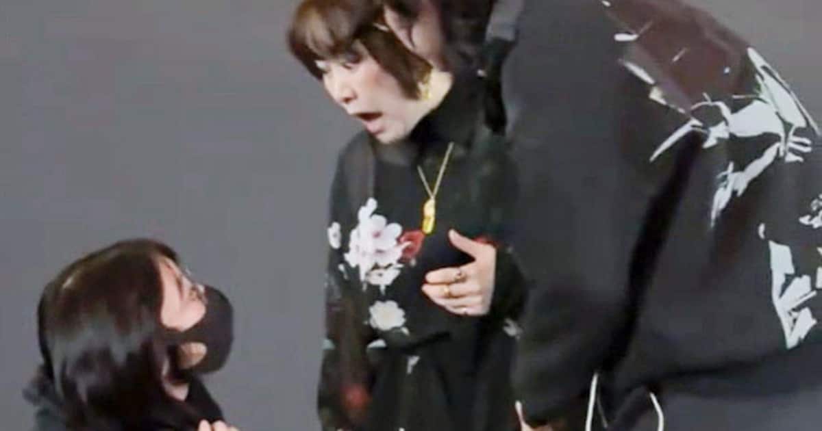 ezakimichio's tweet card. 【北京＝三塚聖平】中国で日本人アーティストの公演が相次ぎ中止に追い込まれている。28日には上海で日本の歌手がステージ上で強制的に歌唱を中断された。高市早苗首相…