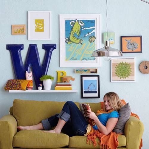 BlogDecoManitas's tweet card. te traemos estas nuevas ideas para decorar paredes en casa con cuadros, letras, relojes, todo mezclado en abigarradas colecciones de objetos...