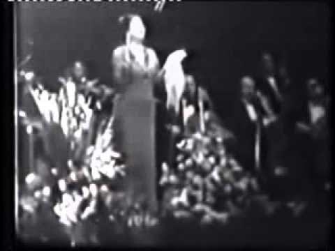 Alitpcon's tweet card. نهايه اسطورية لحفلة ام كلثوم فى المغرب 1968