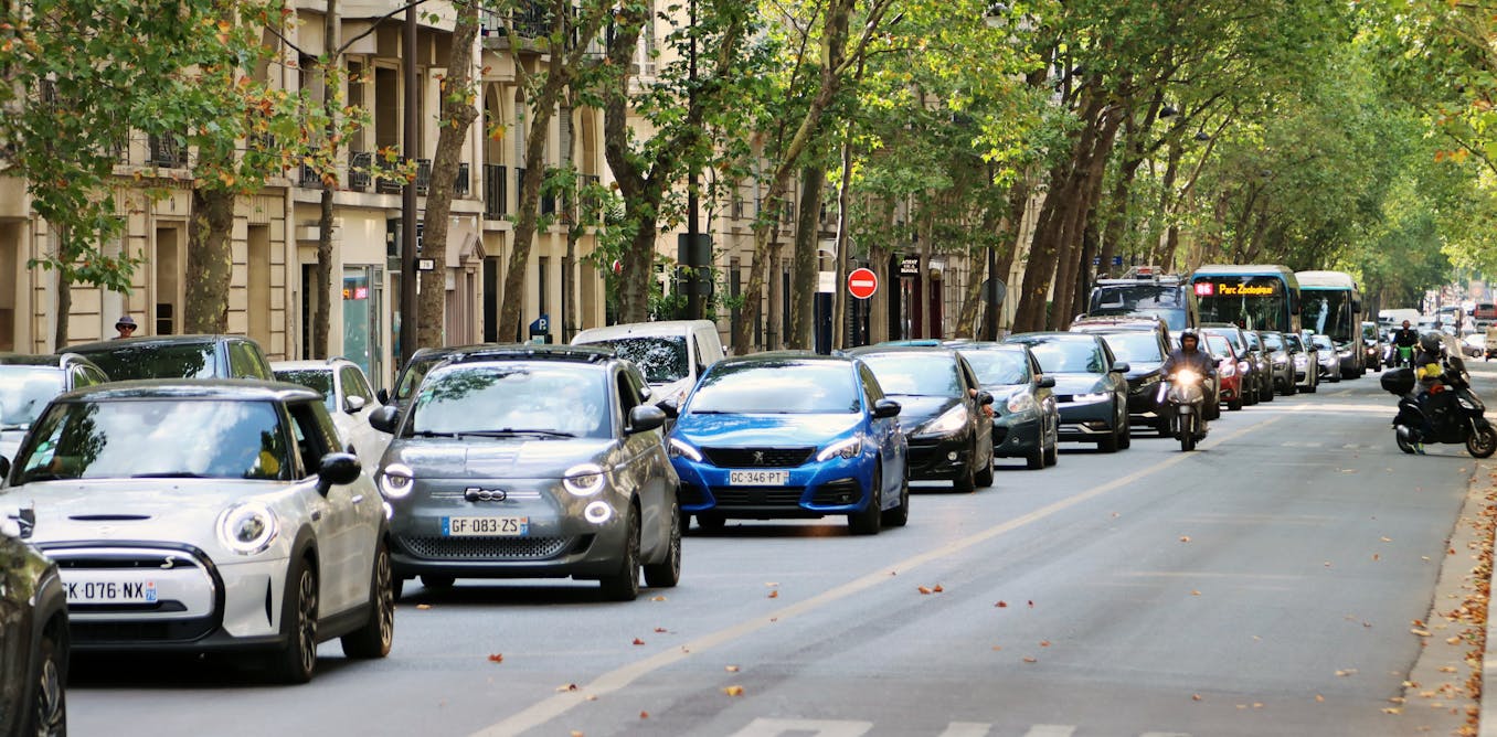 CeremaCom's tweet card. Le bruit routier est en France la première cause de nuisances sonores. Des travaux de recherche ont comparé l’efficacité des différentes options pour le diminuer.
