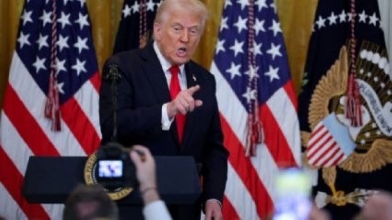 revistaforum's tweet card. Presidente dos Estados Unidos não suporta questionamentos e reportagens de mulheres que sejam críticos à sua gestão