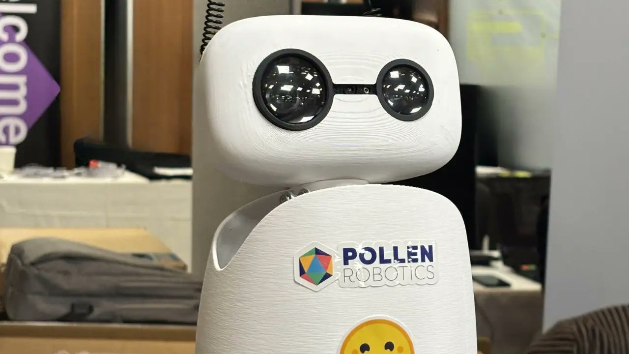 GlobalNewsSumm's tweet card. Hugging Face introduces two open-source humanoid robots, HopeJR and Reachy Mini, allowing anyone to experiment with AI development at home. The robots are designed to make AI more accessible and...