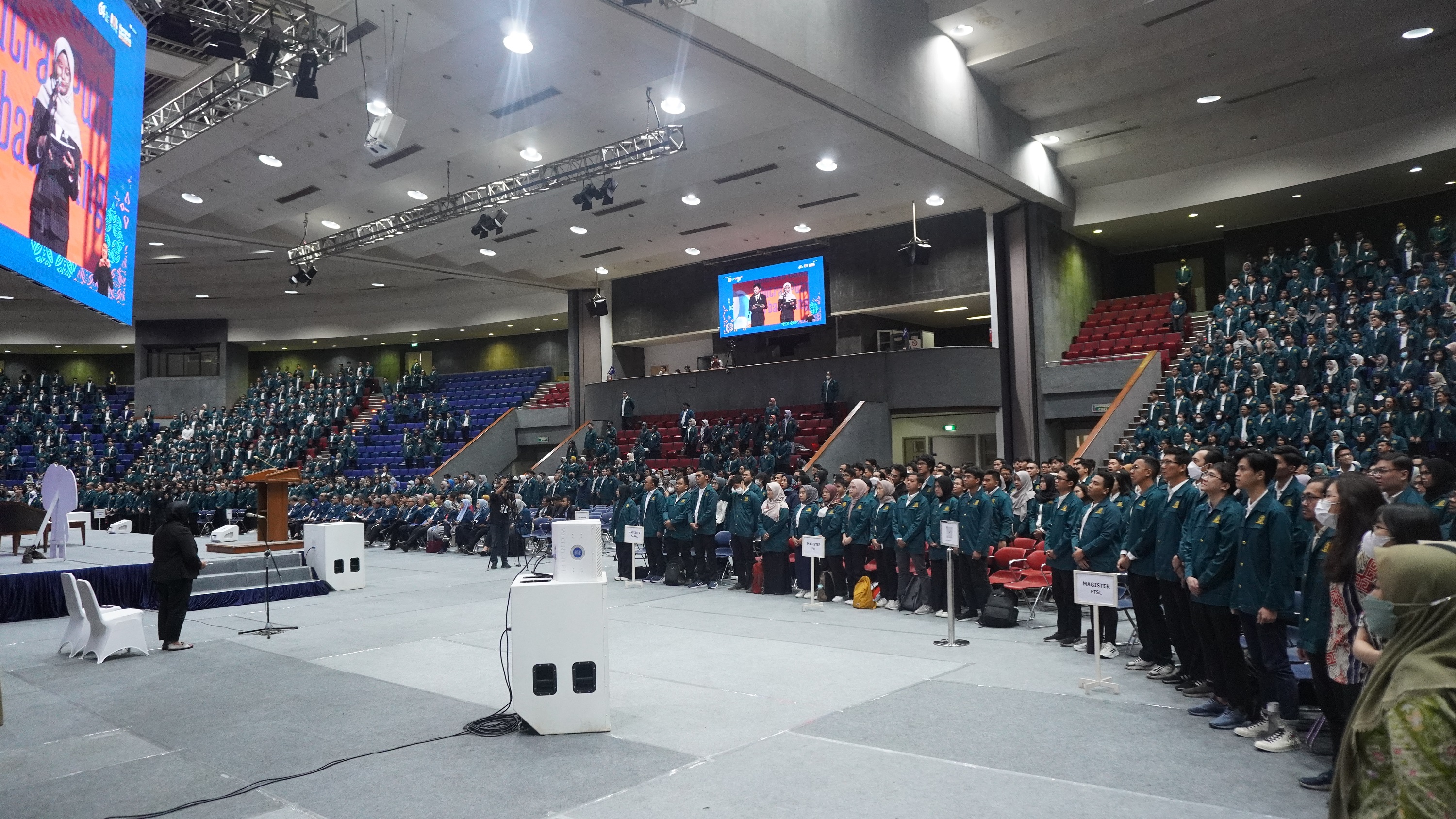 itbofficial's tweet card. BANDUNG, itb.ac.id - Institut Teknologi Bandung (ITB) has recently admitted a total of 5,669 new students for the Academic Year 2023/2024. This figure is distributed among different educational...