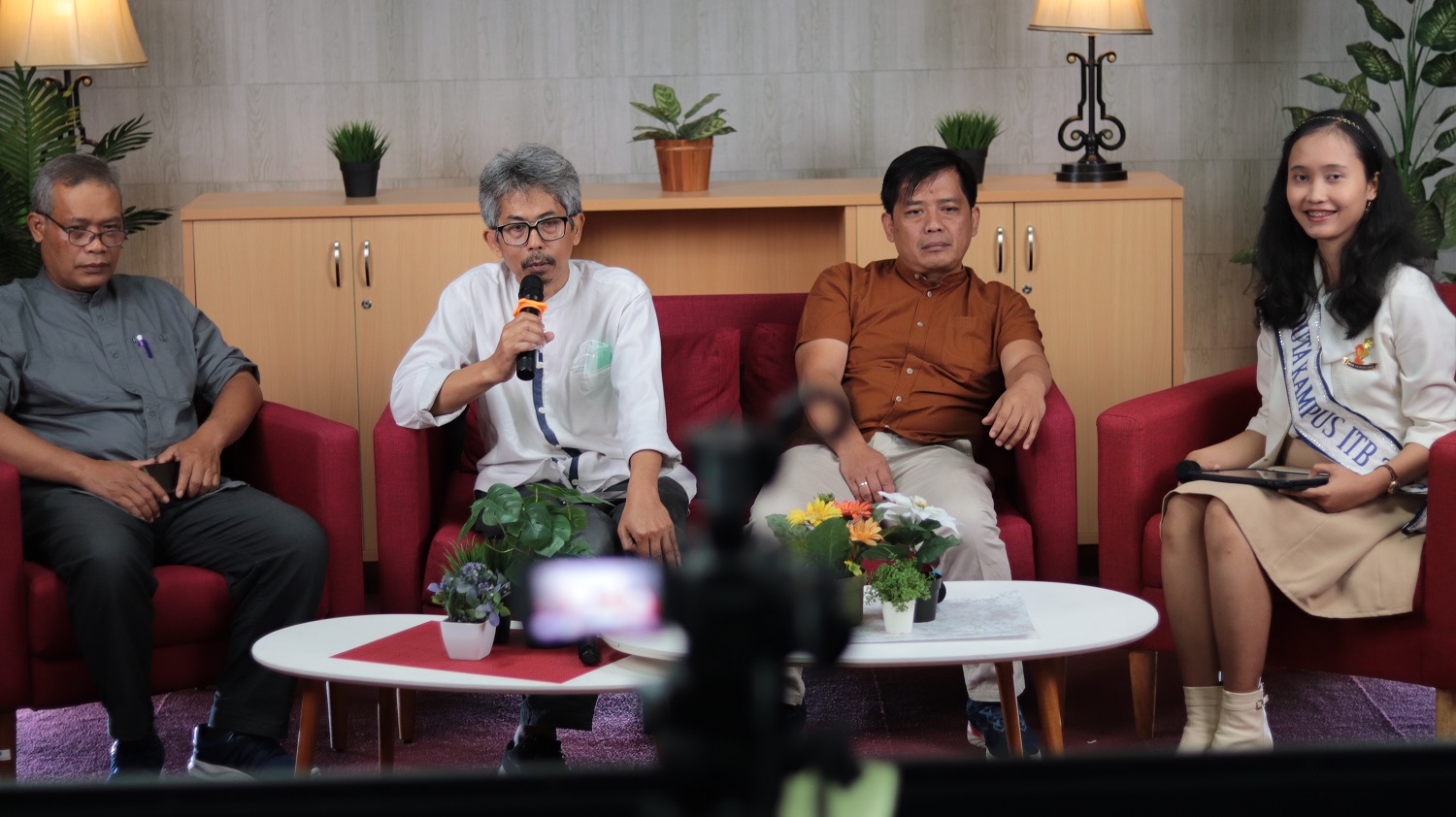 itbofficial's tweet card. BANDUNG, itb.ac.id – Sebagai mahasiswa, penting untuk mengetahui fasilitas kampus yang dapat digunakan untuk menunjang perkuliahan. Rangkaian Penyambutan Mahasiswa Baru (PMB) ITB menghadirkan sesi...