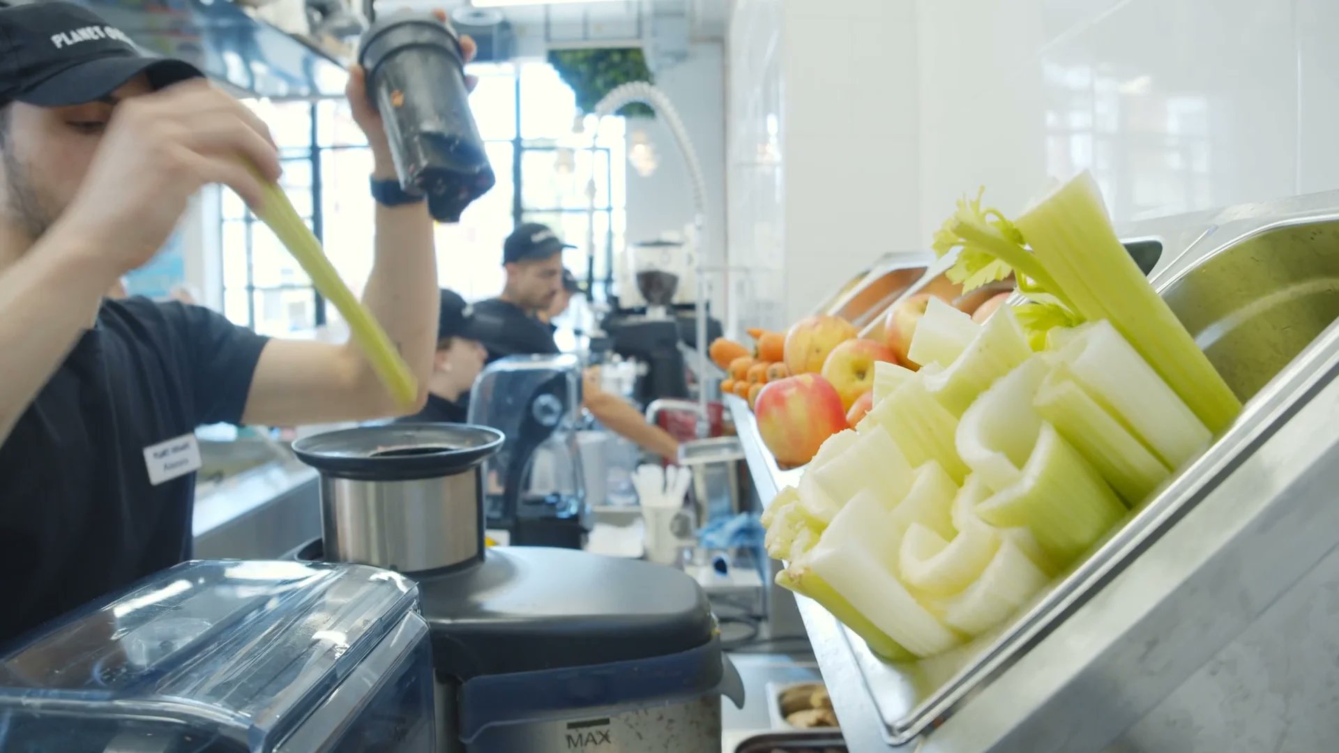 DesignTimeNow's tweet card. Planet Organic