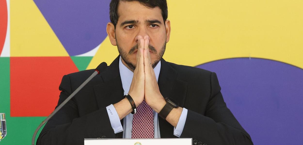 brasil247's tweet card. Corte vê motivação política na resistência a indicação de Messias e atua nos bastidores para influenciar o Senado