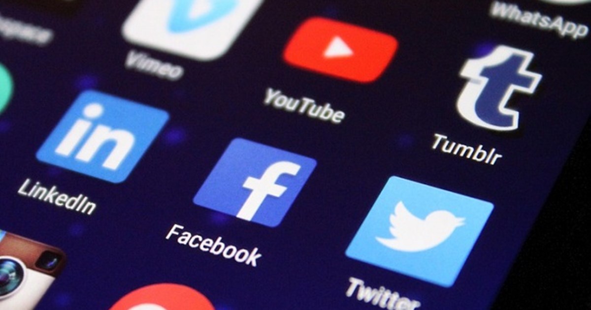 MediaGuruCZ's tweet card. Výzkum návštěvnosti českého internetu Netmonitor se rozšiřuje o data za nadnárodní platformy. Meta a Google předbíhají na českém trhu Seznam.