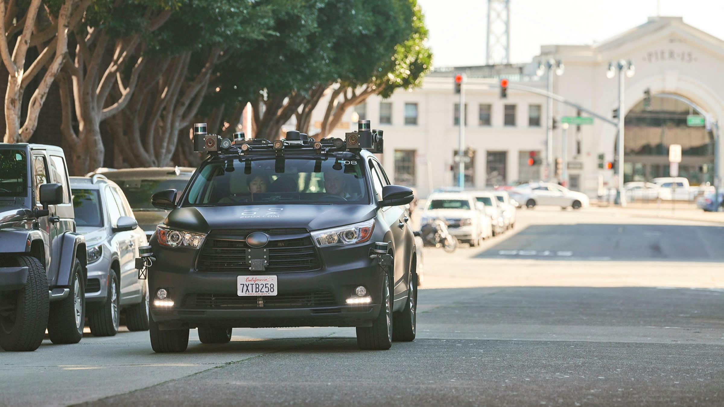 FT's tweet card. Deal is ecommerce group’s biggest investment in autonomous vehicle sector