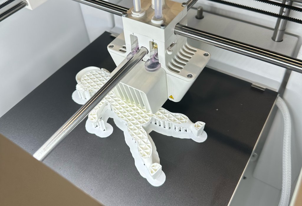 AVEKfi's tweet card. AVEKin demoavustuksia myönnettiin yhteensä 26 hankkeelle 490 000 euroa. DigiDemo-tukea myönnettiin 340 000 euroa ja CreaDemo-tukea 150 000 euroa.