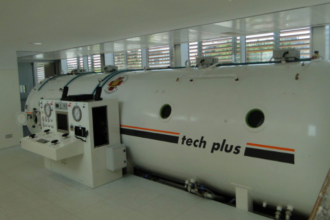 TechPlusHBOT's tweet card. Longtemps associée à la plongée et aux interventions sous-marines, l’hyperbarie - qui utilise pression et oxygène pour soigner - s’impose désormais au-delà des hôpitaux.Au cœur de cette évolution,...