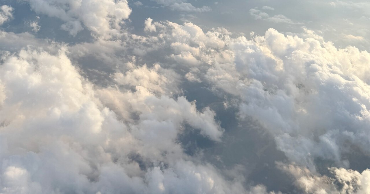 odeco_3's tweet card. アニョハセヨ！マナカです。 初めての韓国旅、いよいよ最終日。今日はもう帰るだけの日です。 ホテルを出て、仁川空港へ向かいます。 朝のスタバで、帰る寂しさを紛らわす 日本の写真でもわからないやつ 早朝にチェックアウトして、外に出たらどしゃぶりの雨でした。 予定より早く出ていたので、近くのスタバに避難しながら朝食を兼ねてコーヒーを。 あともう一日くらい韓国で過ごしたかったな〜の余韻。 最後に出会い...