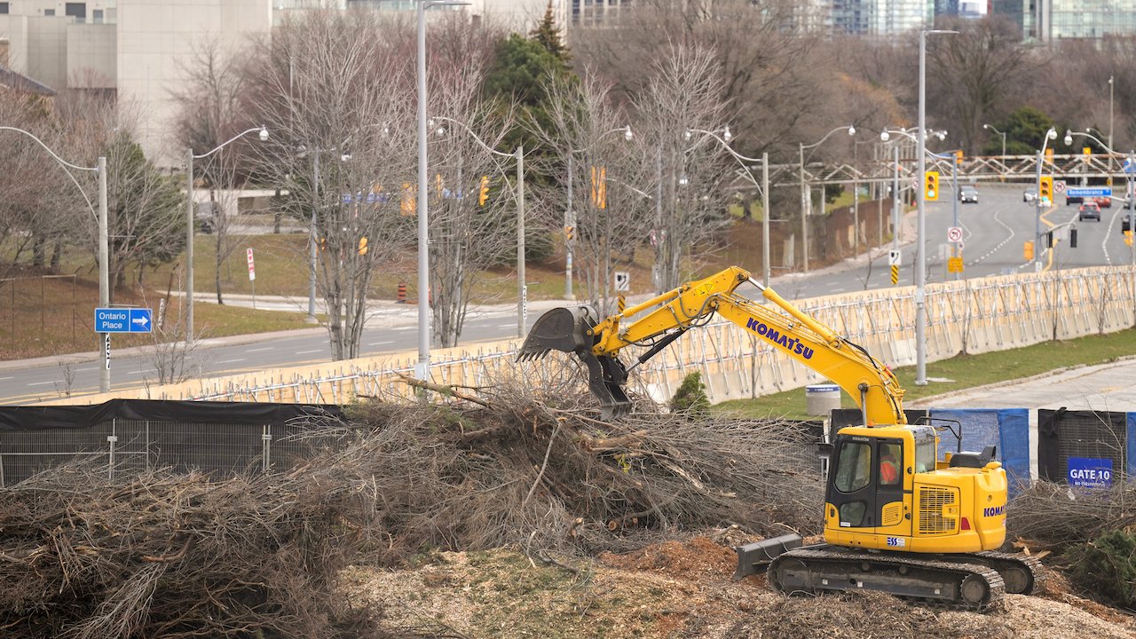 jm_mcgrath's tweet card. We’re looking at a giveaway of public land to a private operator on terms that offer the slimmest of returns to taxpayers — and still rely on overly optimistic projections of success.