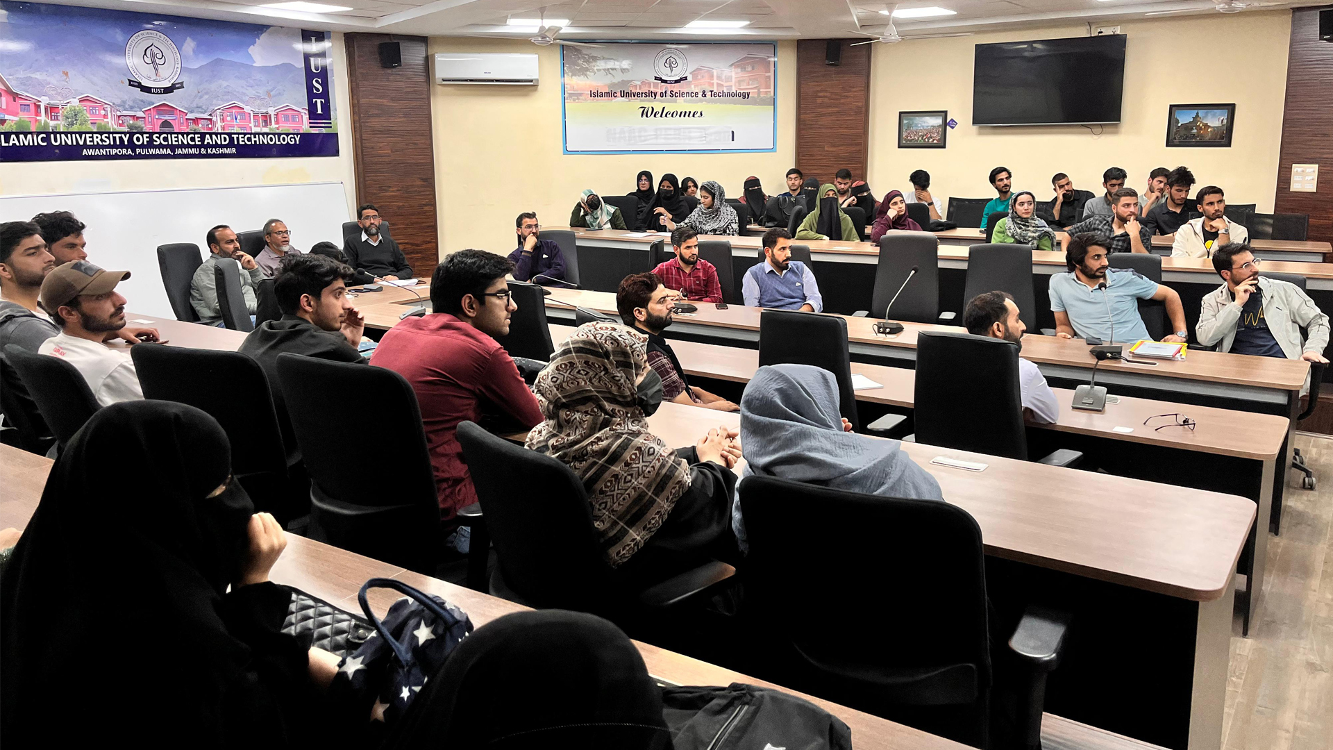 RisingKashmir's tweet card. Awantipora, Oct 12: The Department of Mathematical Sciences at Islamic University of Science and Technology (IUST) organized an interactive session focusing on Statistical Quality Control and Opera…