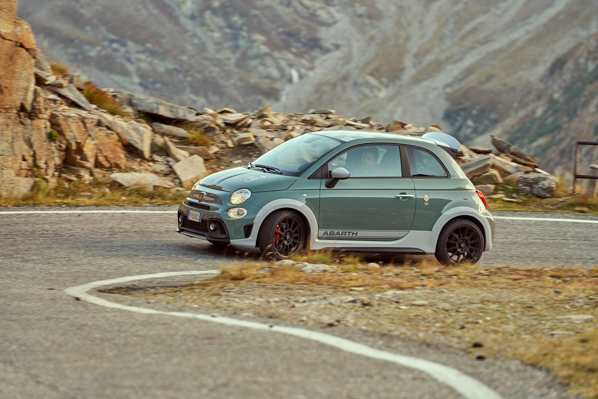 AbarthSchweiz's tweet card. Fahrbericht Abarth 695 70° Anniversario | radicalmag
