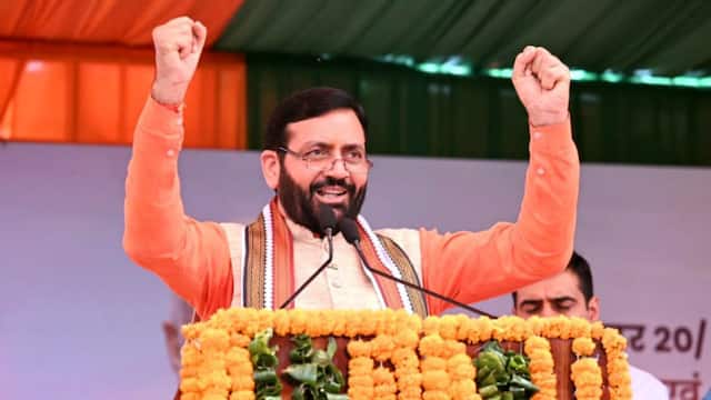 abpliveharyana's tweet card. Haryana News: नई दिल्ली के अंतरराष्ट्रीय व्यापार मेले में हरियाणा पवेलियन को स्वच्छ मंडप में गोल्ड मेडल मिला. एआई ताऊ रहा मुख्य आकर्षण जो हरियाणवी अंदाज में योजनाओं की जानकारी देता था.