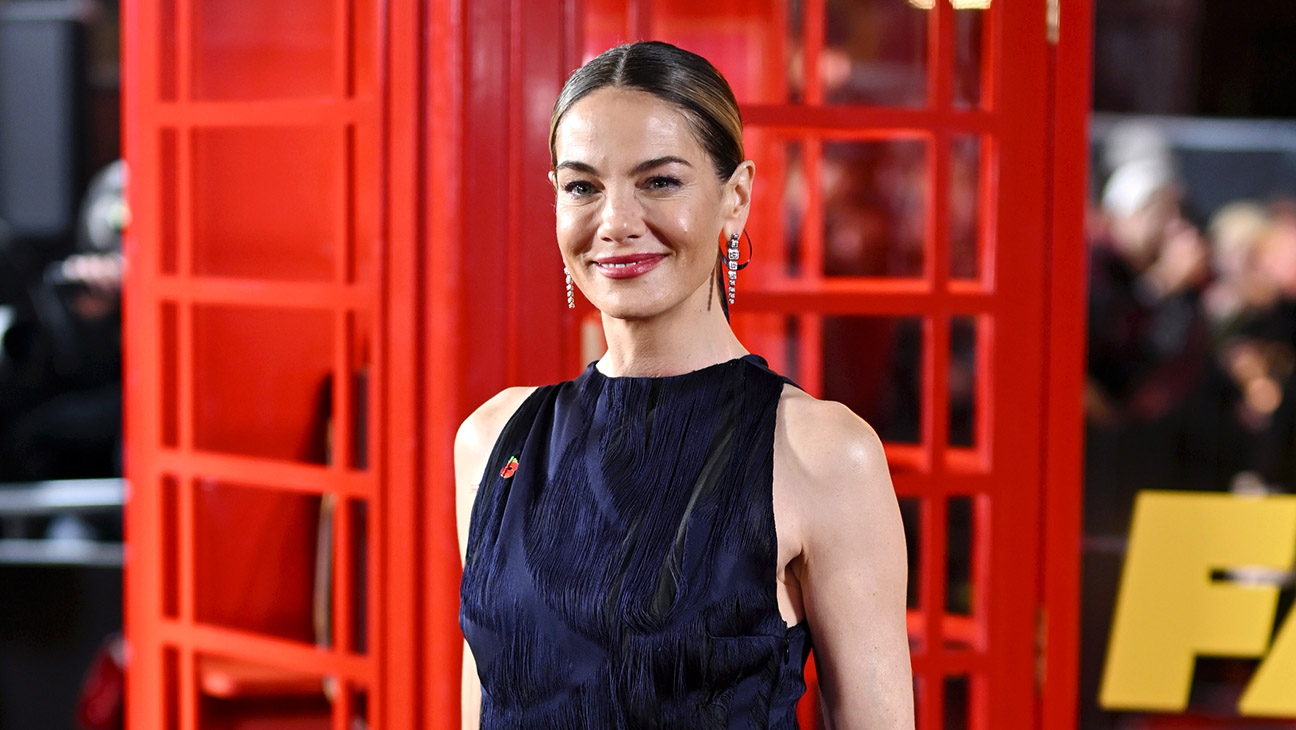 THR's tweet card. The globe-trotting star recently caught up with Tom Cruise and J.J. Abrams, twenty years after they filmed her first 'Mission' movie.