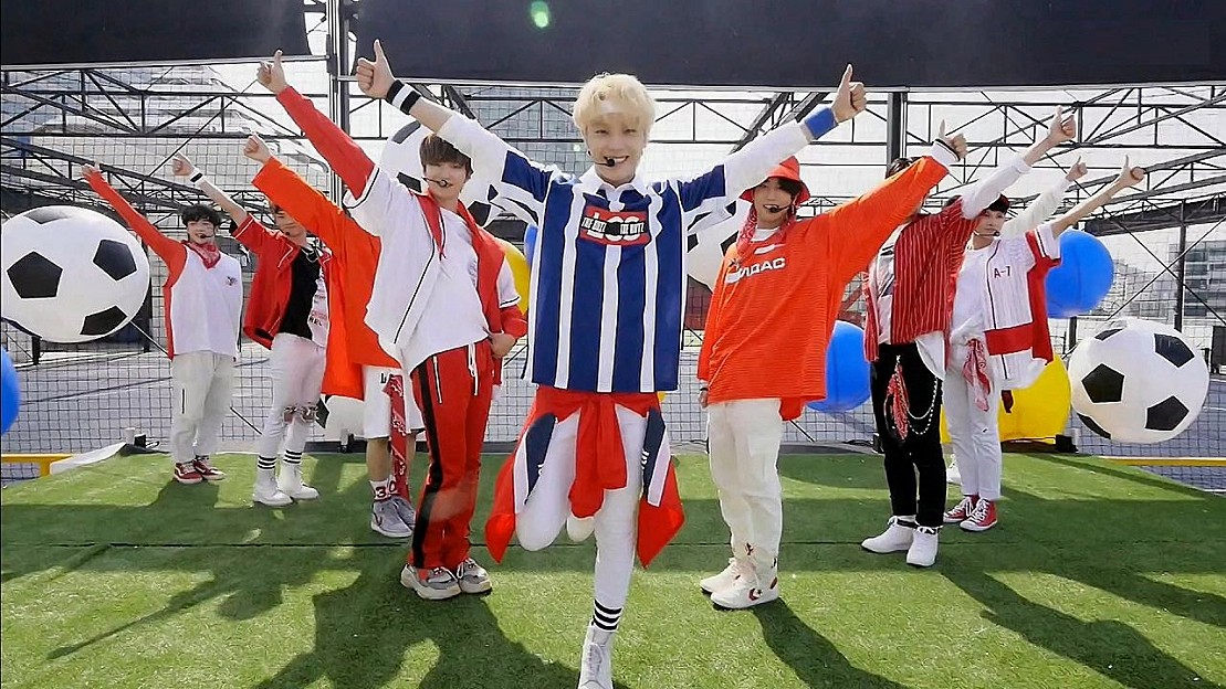 IST_THEBOYZ's tweet card. 9명이 꾸미는 ‘인가즈’의 상큼 에너지 ‘뿜뿜’하는 특별 무대!