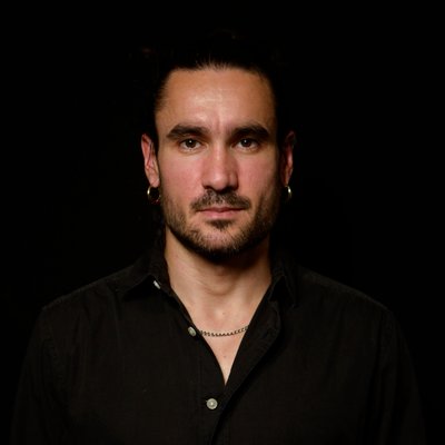 meetingcpp's tweet card. Persistent data structures are used to implement immutable containers, so that they are manipulated by producing new values, leaving the old ones intact