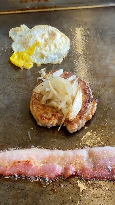 LuchsGergo's tweet card. Handmade Bacon Burger - Korean Street Food #shortsvideo