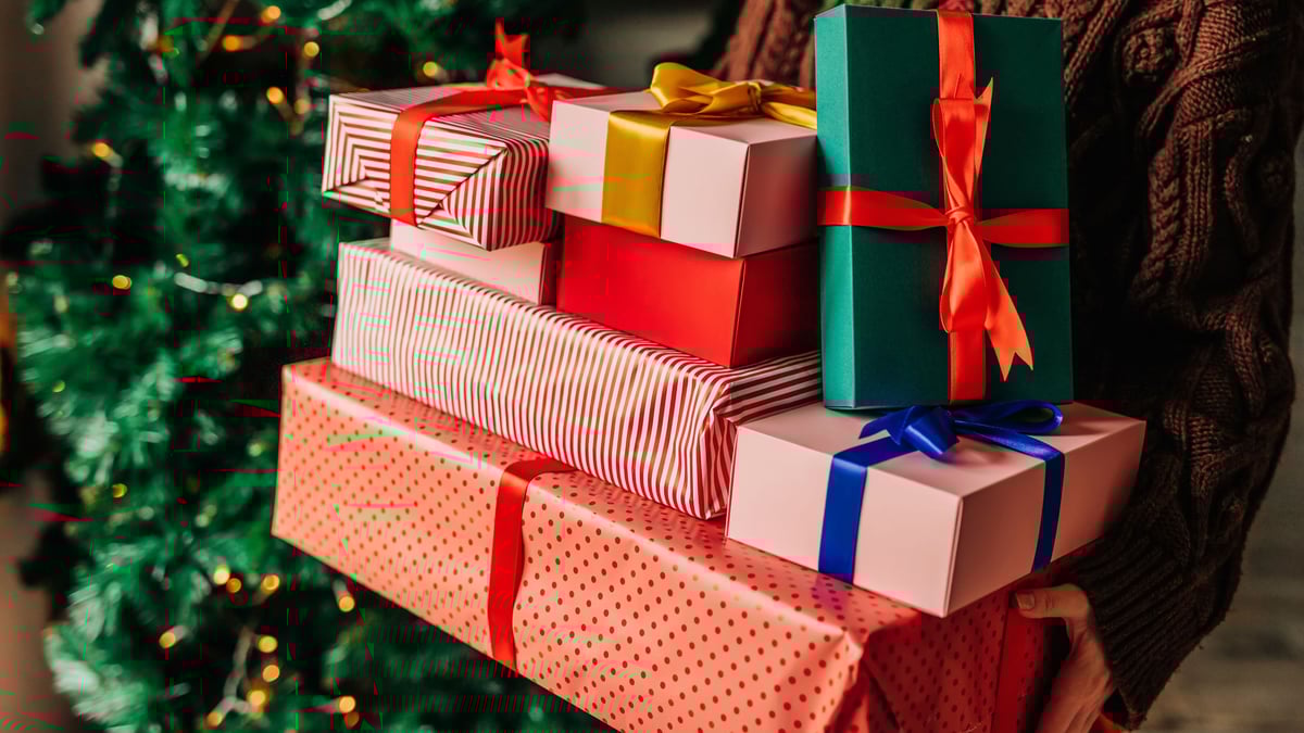 CH_Wochenende's tweet card. Bald ist Weihnachten - und damit höchste Zeit, sich auf die Suche nach Geschenken für die Liebsten zu machen. 15 Ideen für jedes Budget, jedes Alter und jeden Geschmack von ausgewählten Läden aus der...