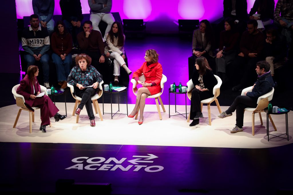 PSOEJAEN's tweet card. La secretaria general del PSOE-A critica a Moreno Bonilla por la “frivolización y mercantilización” de los derechos de las mujeres, poniendo como ejemplo el